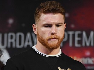 Canelo je dočasne suspendovaný, odveta s Golovkinom skutočne v ohrození