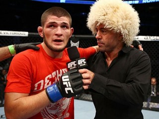 Joe Rogan sa ospravedlnil za svoje komentovanie, Nurmagomedov a Ferguson ho podporili