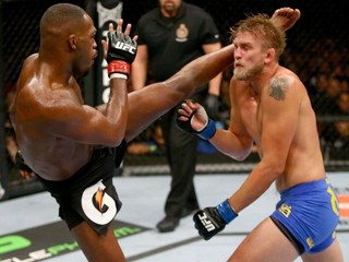 Nikdy mě neporazíš, vzkazuje Jones Gustafssonovi