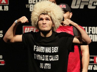 Khabib Nurmagomedov sa v sobotu vracia do oktagonu po dvoch rokoch.