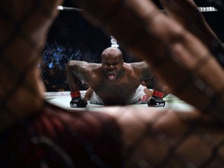 „Měl štěstí, že bojoval se samými staříky,“ říká o svém soupeři Derrick Lewis
