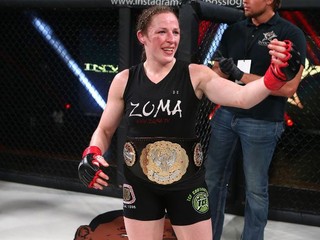 Invicta FC 29: Sarah Kaufman sa stala novou šampiónkou bantamovej váhy