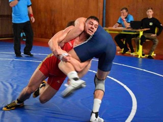 Som si istý, že sa vedenie zápasníckeho zväzu obohacovalo, vraví Thomasino Redento