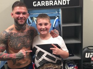 Príbeh Codyho Garbrandta a Madduxa je zachytený v novej knihe ´The Pact´