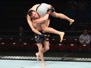 „Mal si šťastie, že som sa knokautoval," odkazuje Brooks Torresovi