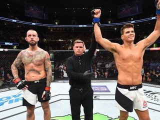 Koho Mickey Gall favorizuje v zápase medzi CM Punkom a Mikom Jacksonom?