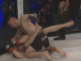 VIDEO: Michal Mokrý dominuje v zápase, ktorý prehráva na body