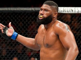Curtis Blaydes úctivo vyzýva bývalého šampióna Stipeho Miocica 
