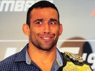 Bývalý UFC šampión dočasne končí, dôvodom sú steroidy