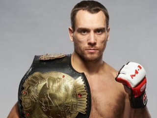 Alexey Kunchenko chce po víťaznom debute v UFC Donalda Cerroneho 
