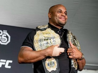 Tretí zápas s Jonesom? Cormier tvrdí, že má pred sebou väčší súboj 