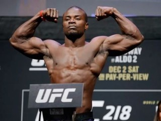 Bojovník UFC Abdul Razak Alhassan bol obvinený zo sexuálneho napadnutia 