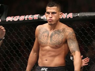 Anthony Pettis si myslí, že Fergusonove koleno možno ešte nie je úplne v poriadku