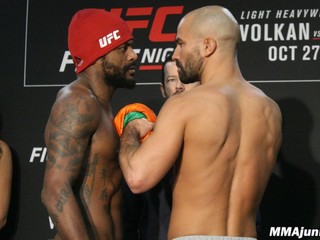 Michael Johnson nespravil váhu, no Artem Lobov si časť jeho výplaty ponechať nechce