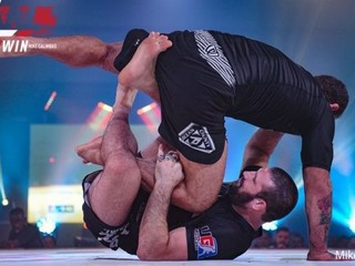 Tom DeBlass sa nevzdal, hoci ho to stálo nepríjemné zranenie