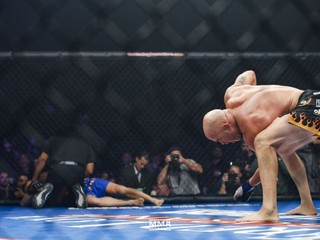 Tito Ortiz bez akýchkoľvek problémov knokautoval Chucka Liddella