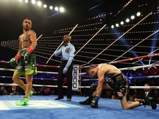 Vasyl Lomachenko pridal do zbierky ďalší opasok (zostrih zápasu)