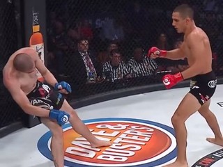 Spomalené zábery knokautov Aarona Pica