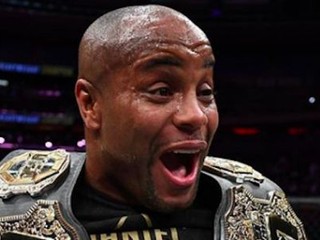„Opäť bol pozitívne testovaný!" reaguje Daniel Cormier, ktorý vysmieva USADU