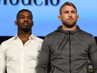 „Pokojne môžeš byť na raketovom palive, aj tak ťa ukončím," odkazuje Gustafsson Jonesovi