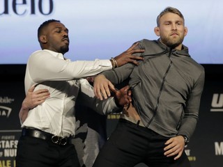 Čo znamená sťahovanie podujatia UFC 232 pre organizáciu, fanúšikov a samotných bojovníkov?