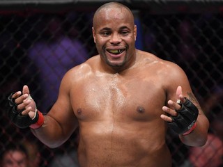 Daniel Cormier svojim fanúšikom zaplatil 300-dolárový účet v reštaurácii