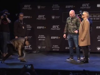 Fight Night Brooklyn: Najdivnejší staredown histórie?