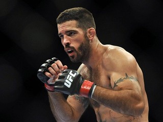 Matt Brown pozýva Mikea Perryho na „nakopanie zadku“