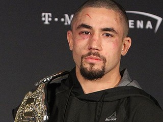 Whittaker sa snažil aj na poslednú chvíľu vyhnúť operácii a zápasiť