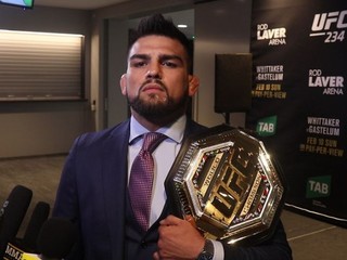 Kelvin Gastelum sa prehlásil za šampióna strednej váhy, s čím nesúhlasí McGregor ani Adesanya