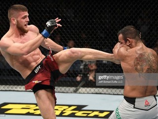 Najväčší outsider turnaja UFC Praha Ismail Naurdiev vyškolil veterána Prazeresa