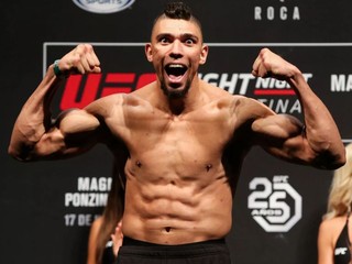 Johnny Walker dúfa, že zápas proti Mishovi Cirkunovovi na UFC 235 bude trvať dlhšie