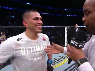 Anthony Pettis ako prvý bojovník knokautoval Stephena Thompsona!