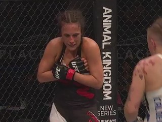 UFC má problémy s vrchnými dielmi ženských výstrojov