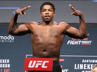 Walt Harris suspendovaný po pozitívnom náleze