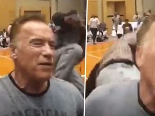 Arnold Schwarzenegger napadnutý v Johannesburgu, útočník ho skopol zozadu