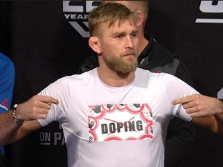 Jones a Cormier vzdali hold Gustafssonovi