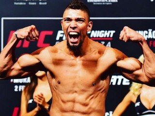 Johnny Walker plánuje návrat do klietky