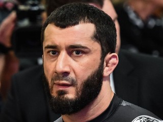 Mamed Khalidov bol zadržaný protiteroristickou jednotkou, údajne mal úlohu pri kradnutí áut z Čiech