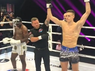 Glory Paris: Matěj "Money" Peňáz ukončuje súpera pred limitom!