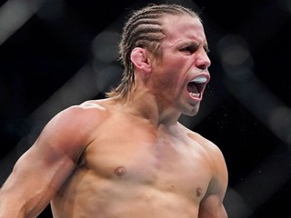 UFC Sacramento: Rozprávkový návrat Fabera, kontroverzné ukončenie v hlavnom zápase (+zostrihy)
