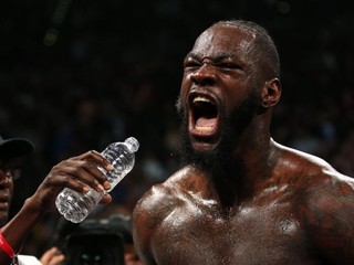 Box: Wilder si pripísal ďalšie šialené KO (video)