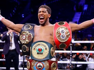 Box: Joshua priznal, že musel boxovať rozumnejšie (zostrihy)