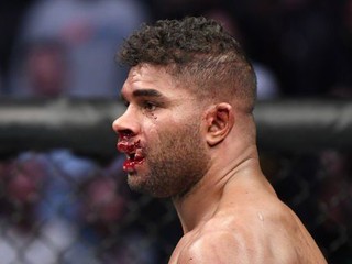 UFC: Overeema delili od výhry 4 sekundy (video)