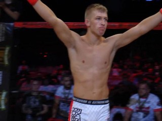 Mesiac po prehre s Mezhidovom čaká Krisztiána Simona ďalší zápas?