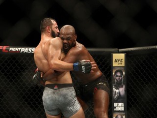 UFC 247: Jones v tesnom zápase udržal titul