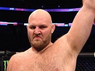 Ben Rothwell hovorí, že môže poraziť každého bojovníka na planéte