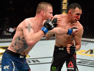 UFC 249: Gaethje zmaril Fergusonove titulové ambície, Cejudo ukončil kariéru napriek výhre