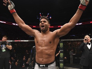 UFC on ESPN 8: Overeem ukázal skúsenosti a 40-ku oslávil výhrou