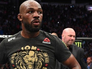 Jon Jones sa oficiálne vzdal opasku poloťažkej váhy